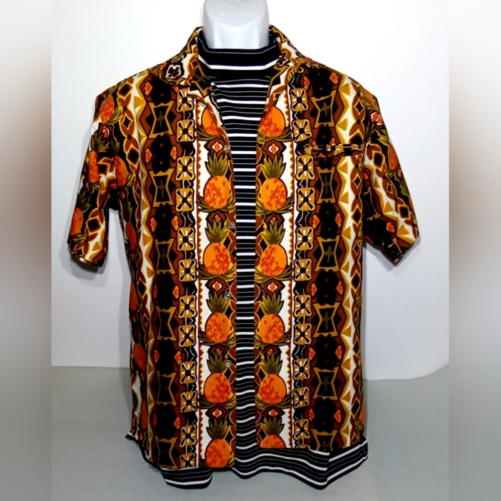 MEN'S LARGE ROYAL HAWAIIAN SHIRT AND DUNLOP TEE SHIRT